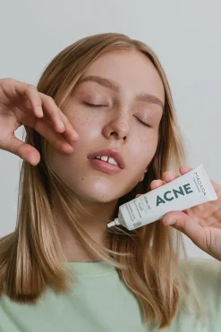 Discount Mádara Cosmetics ACNE Hydra-Derm Fluide Équilibrant