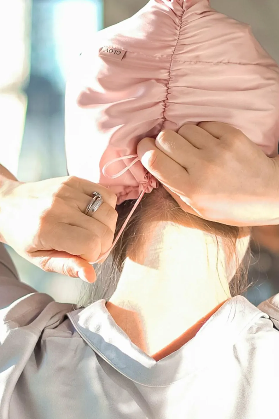 New GLOV Bonnet double épaisseur en satin rose