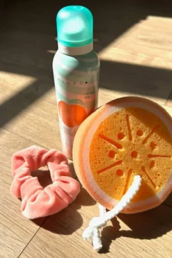 Inuwet (In Unicorn We Trust) Coffret mousse de bain, éponge & chouchou pêche