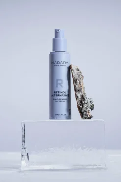 Mádara Cosmetics Crème de jour anti-âge Retinol Alternative