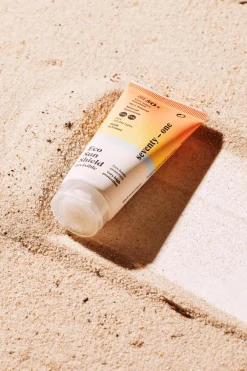 Sale Seventy One Percent Crème solaire minérale visage invisible Eco Sun Shield SPF50+