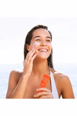 Discount SVR Fluide solaire non gras fini invisible SPF50+ Sun Secure