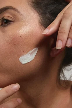 Discount Daylily Paris La Crème Radieuse hydratante SPF50+