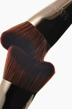 Clarins Pinceau fond de teint inspiré du Gua Sha