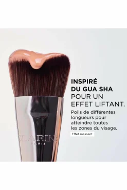 Clarins Pinceau fond de teint inspiré du Gua Sha