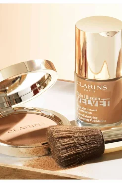 New Clarins Poudre compacte matifiante infusée au lait de pêcher Ever Matte Compact Powder