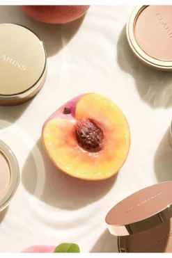 New Clarins Poudre compacte matifiante infusée au lait de pêcher Ever Matte Compact Powder