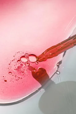 Discount Mádara Cosmetics Sérum effet peeling à l’acide hyaluronique 10% AHA Peel