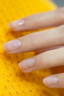 Best Manucurist Vernis green Les blancs, naturels & beiges